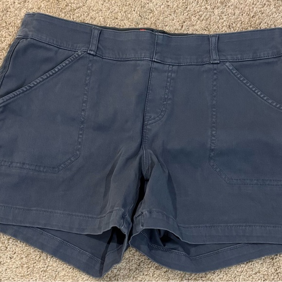 Spanx Stretch Twill Shorts Size Large. New without tags - Picture 2 of 4